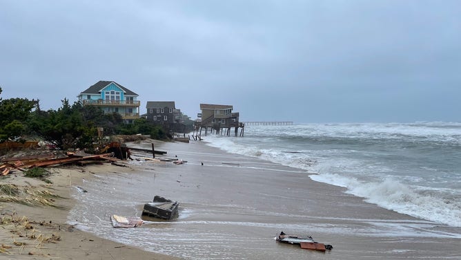 Beachfront Homes Collapse Amid Heavy Surf Along North Carolina's Outer ...