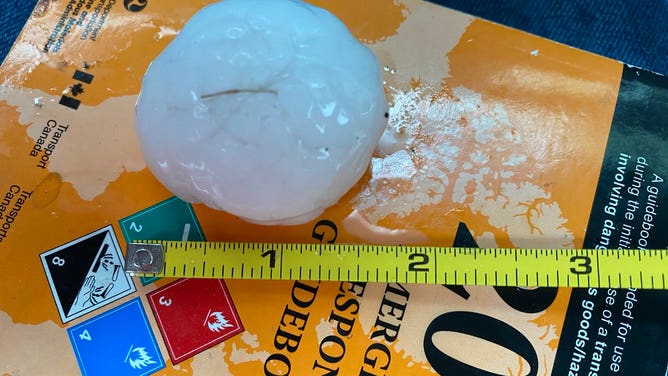 Large hail falls in St. Paul, Minnesota 5/19/22