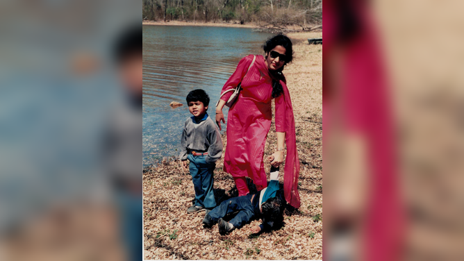 Hasan with her two children in 1985.