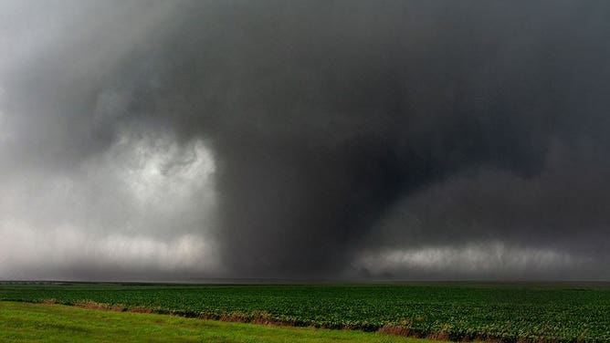 Tornado photographed by Melanie Metz