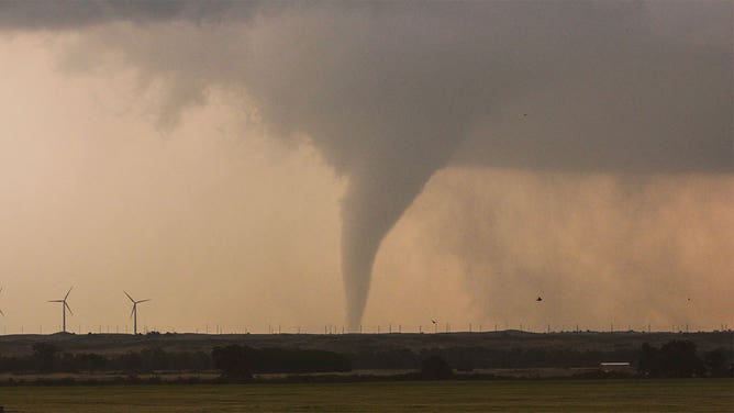Example of a stovepipe tornado
