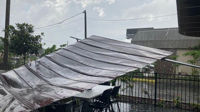 Floridas Sea Breeze Thunderstorms Produce Tornadoes Around Tampa Bay