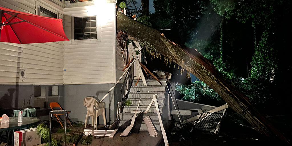 5 people hospitalized after tree falls on SW Atlanta home during severe ...