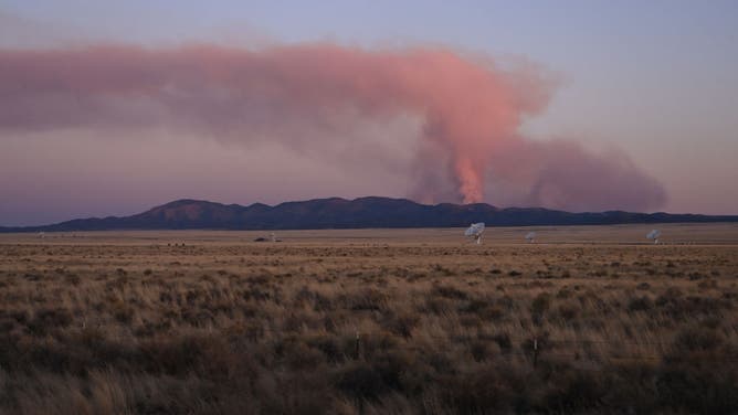 The Very Large Array is seen in front of the Bear Trap Fire as it burns in the San Mateo Mountains on Thursday May 12, 2022 in Socorro County, NM. (Photo by Matt McClain/The Washington Post via Getty Images)