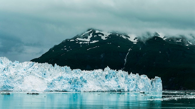 ncl cruise ship hits iceberg