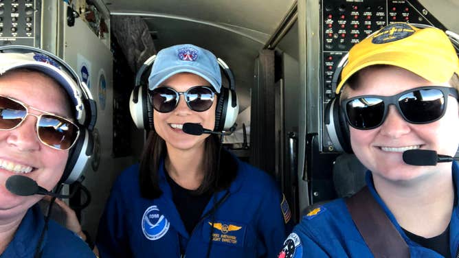 Waddington with Flight Director Nikki Hathaway and Lt Cmdr Lindsey Norman in a Gulfstream-IV.