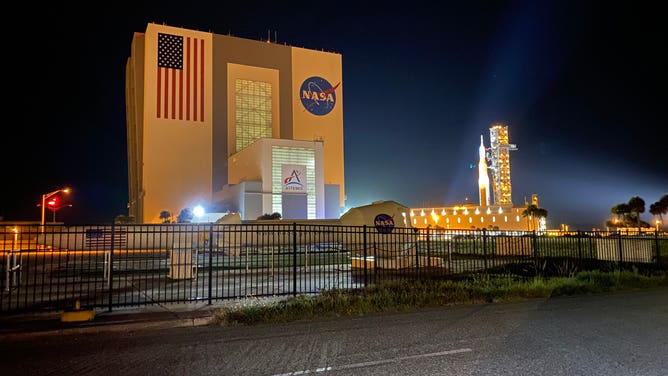 NASA' SLS rocket and Orion spacecraft began the journey from the VAB to the launchpad around midnight on June 6, 2022. This is the second rollout for the Artemis-1 vehicle this spring. (Image: NASA)