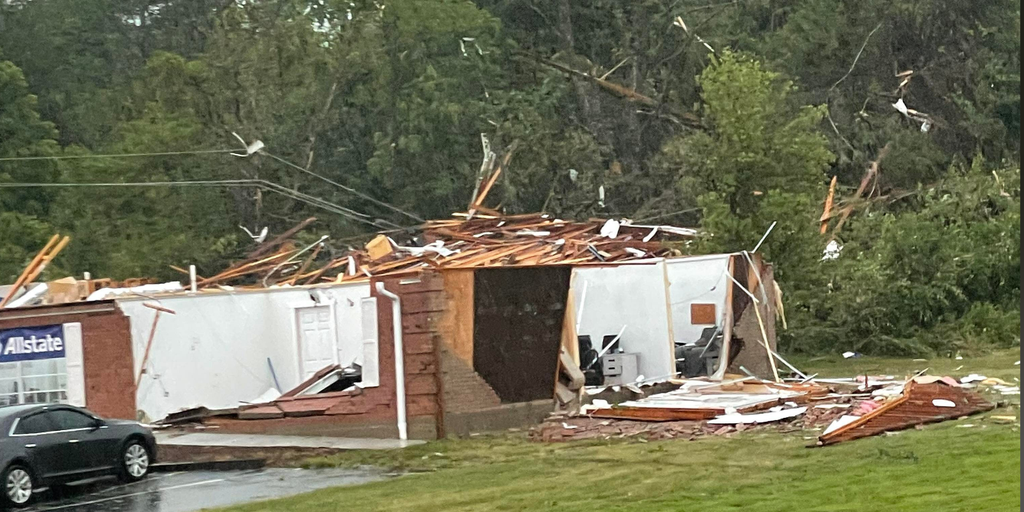 EF-2 tornado tears through southern Ohio, 'extensive' damage to ...