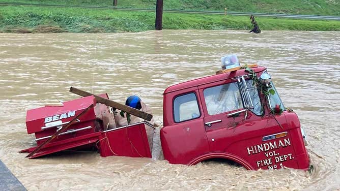 A firetruck in floodwaters moving across Hindman, Kentucky on July 28, 2022. (Image: Tyler Wolfe / WKCB Radio)