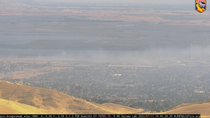 View from Kregor Peak in Pittsburgh, California between the Bay Area and the Yosemite National Park where the Washburn Fire is sending smoke into the region. (Image: CALFIRE/Alertwildfire.org)