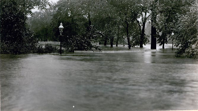 Historical photo of flooding in St. Louis on August 20 1915