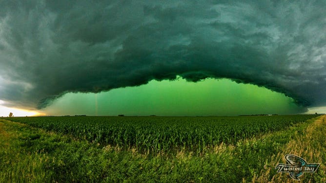 Green sky over Sioux Falls, South Dakota. (Image credit: @TwstdSkyStudios/ Twitter)