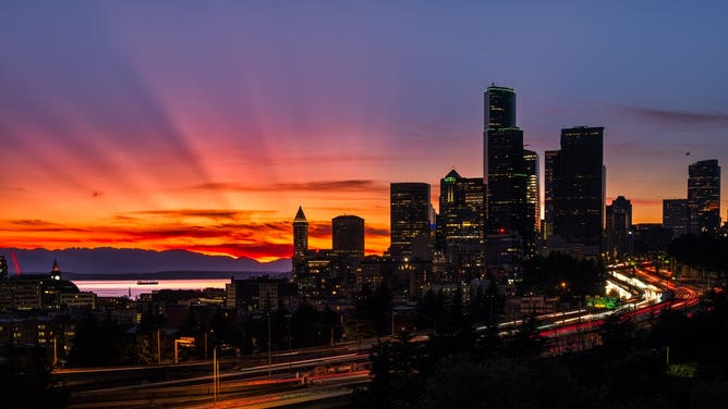 Crepuscular Rays in Seattle