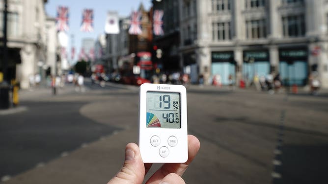 Digital thermometer displays 40 degrees celsius in London