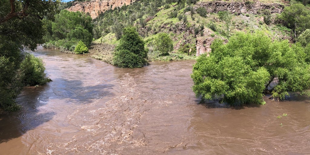 ‘Mass evacuation’ in Arizona town after monsoonal rains cause river to ...