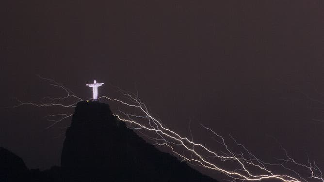 Rio de Janeiro lightning