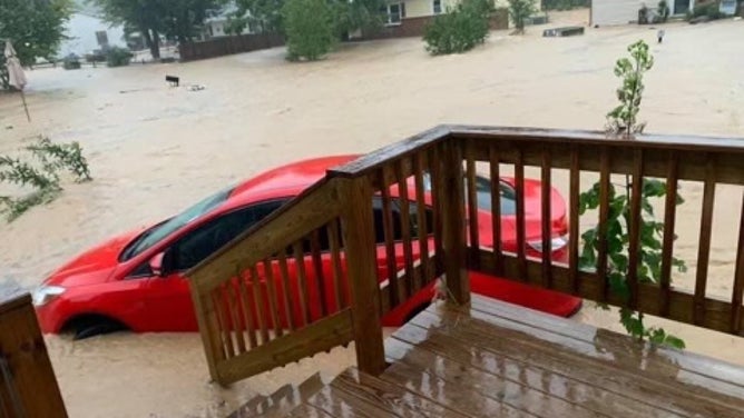 The rising floodwaters as they swallow up Sanders's car.