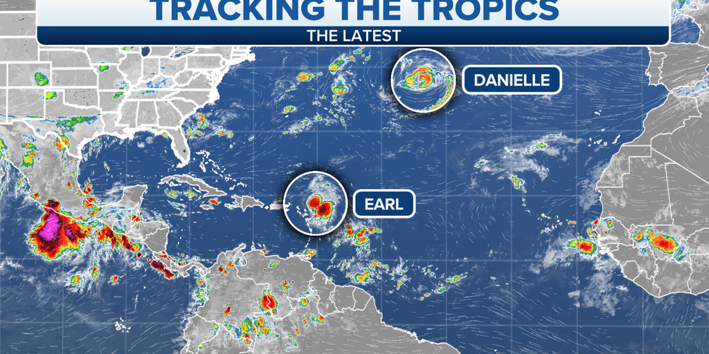 Силата на урагана Даниел, тропическата буря Ърл, която се люлее в Атлантическия океан