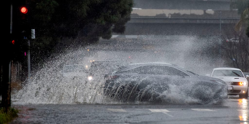 Tropical Storm Kay reaches San Diego County with high winds, high temperatures and the promise of heavy rain - The San Diego Union-Tribune