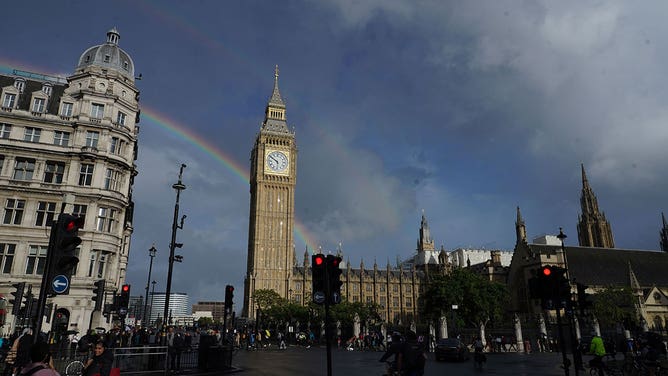 Double rainbow appears over London before the death of Queen Elizabeth II