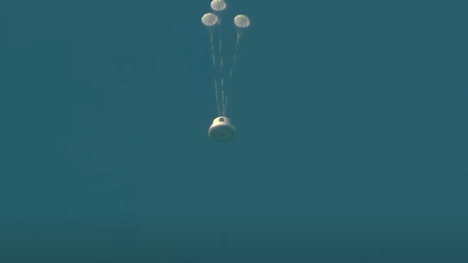 New Shepard capsule with the parachutes deployed after an emergency abort. (Image: Blue Origin)