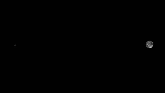 Le 13 octobre 2022, le vaisseau spatial Lucy de la NASA a capturé cette image de la Terre et de la Lune à une distance de 890 000 miles à l'aide du système Lucy Terminal Tracking Camera (T2CAM), une paire de caméras identiques chargées de suivre les astéroïdes.  Le système T2CAM a été conçu, construit et testé par Malin Space Science Systems ;  Lockheed Martin a intégré et alimenté les T2CAM dans le vaisseau spatial Lucy.  (Image : Crédit : NASA / Goddard / SwRI)