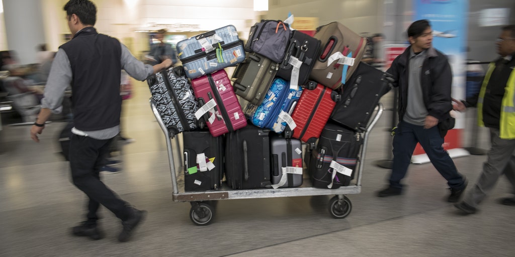 Airlines Mishandled 24% More Bags in 2021, According to a Study