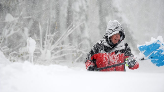 Historic snowstorm drops over 80 inches in Buffalo area as western New York  digs out