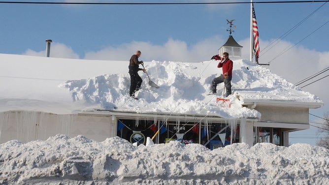 Buffalo, NY Still Has a 10-Foot Tall Pile of Snow from their 7-Foot  November Snowfall - SnowBrains