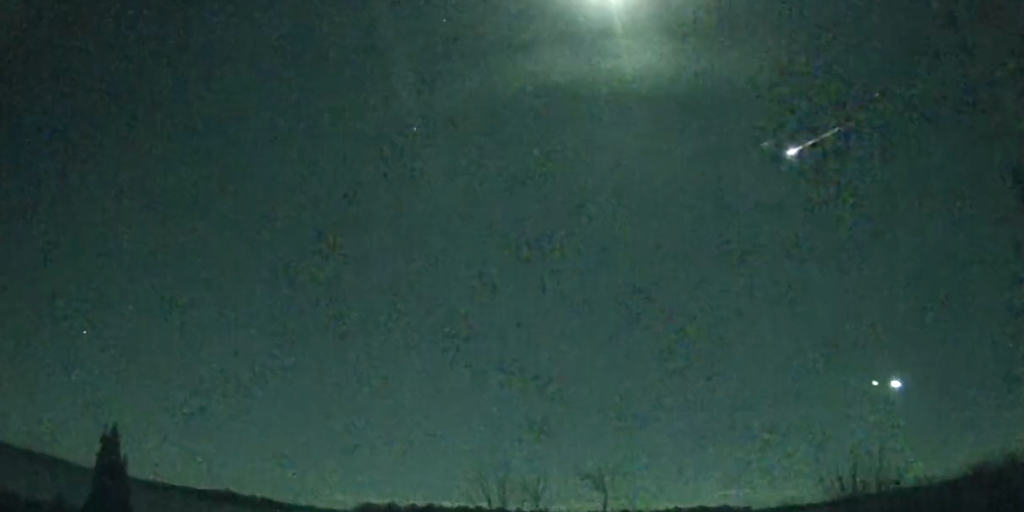 Watch Meteor zooms across the night sky over Maine