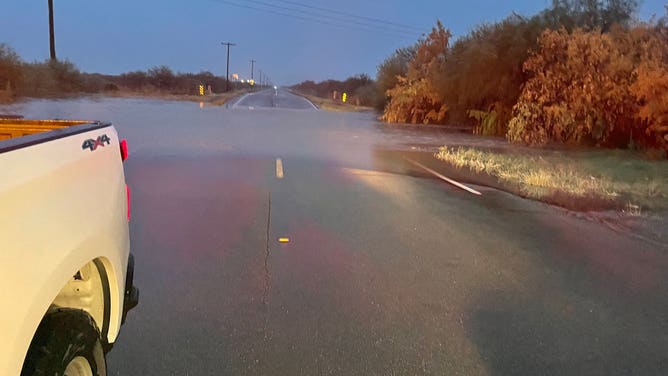 Heavy rain led to flooding in near Arizona City on Dec. 4, 2022. The Pinal County Sheriff's Office deputies responded to multiple stranded vehicles. (Image: Pinal County Sheriff's Office)