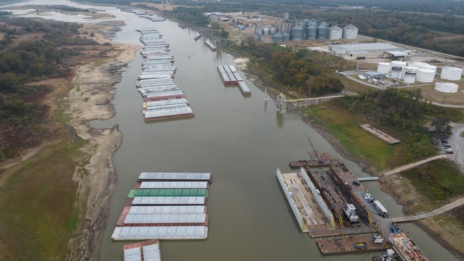A backup of barges due to low water levels on the Mississippi along the Port of Greenville in Greenville, Mississippi, US, on Tuesday, Nov. 1, 2022. 