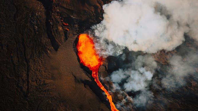 Satellite imagery shows Mauna Loa spewing lava, ash and gas from space ...