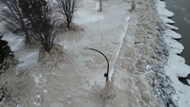 Western Lake Erie vanishes after blizzard winds cause seiche