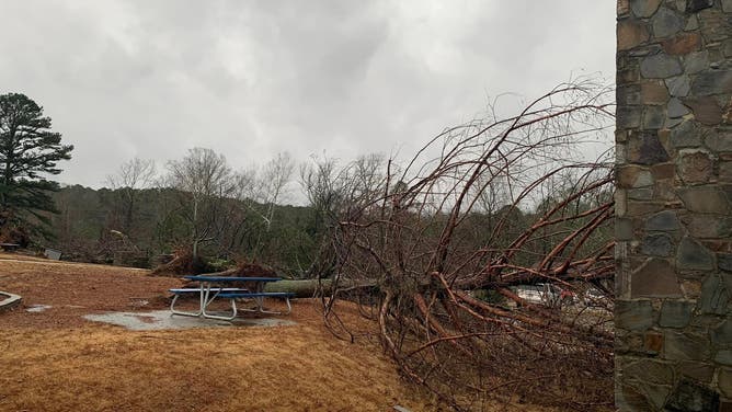 Tornado hits school in Hot Springs, AR