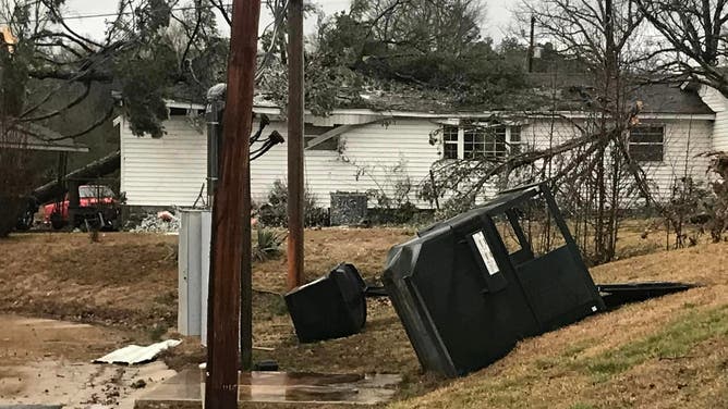 Tornado hits school in Hot Springs, AR