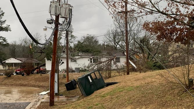 Tornado hits school in Hot Springs, AR