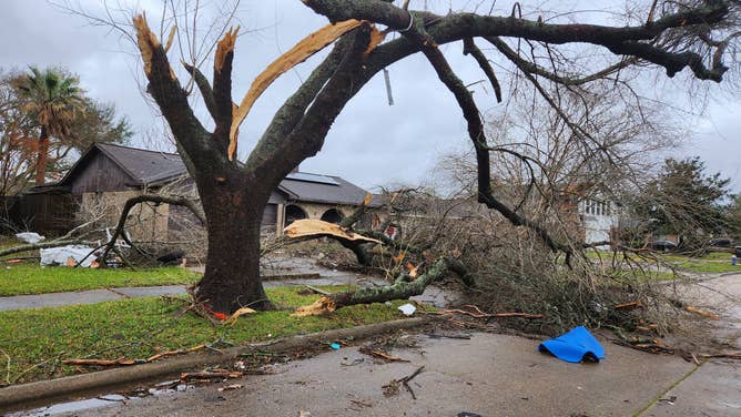 Tornado risk continues overnight along Gulf Coast after damaging storms ...