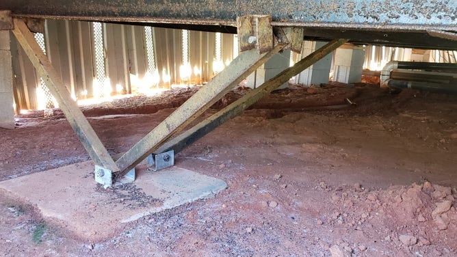 A typical pan anchorage system. The pan is not anchored in concrete – it simply rests on the ground.