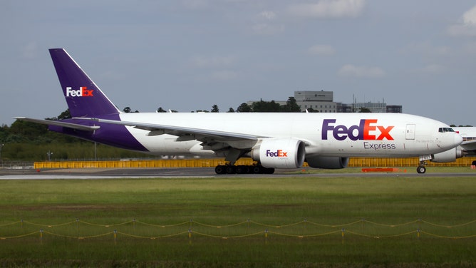 FedEx Boeing 777 freighter read to take off from Tokyo