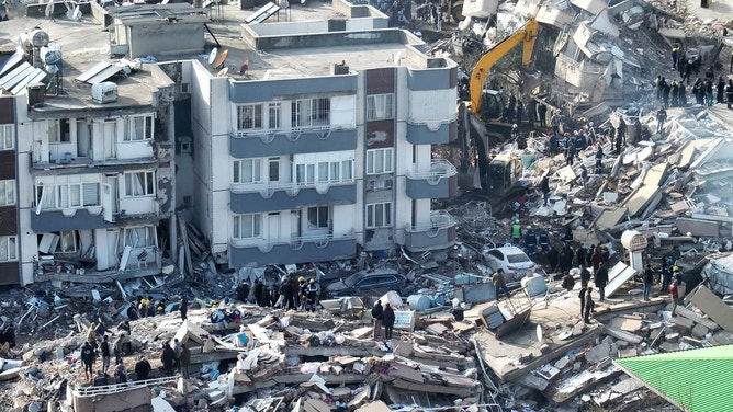 GAZIANTEP, TURKIYE - FEBRUARY 07: Search and rescue efforts continue after 7.7 and 7.6 magnitude earthquakes hit multiple provinces of Turkiye on February 07, 2023 in Islahiye district of Gaziantep. Early Monday morning, a strong 7.7 earthquake, centered in the Pazarcik district, jolted Kahramanmaras and strongly shook several provinces, including Gaziantep, Sanliurfa, Diyarbakir, Adana, Adiyaman, Malatya, Osmaniye, Hatay, and Kilis. Later, at 13.24 p.m. (1024GMT), a 7.6 magnitude quake centered in Kahramanmaras' Elbistan district struck the region. Turkiye declared 7 days of national mourning after deadly earthquakes in southern provinces. (Photo by Samet Uzdilli/Anadolu Agency via Getty Images)