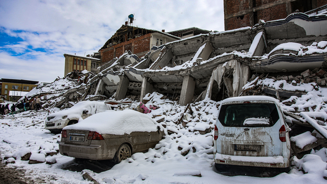 MALATYA, TURKIYE- FEBRUARY 7: Snow covers the rubble after the earthquake struck on February 7, 2023 in Malatya, Türkiye. An earthquake with a magnitude of 7.8 occurred in the Pazarcık district of Kahramanmaraş ruins on February 6. (Photo by Hakan Akgun/ dia images)