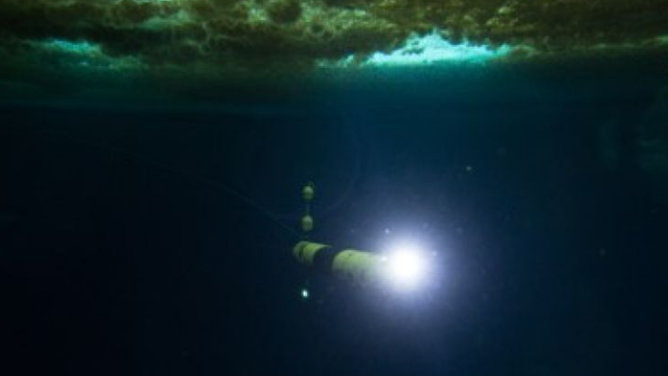 Robotic underwater vehicle