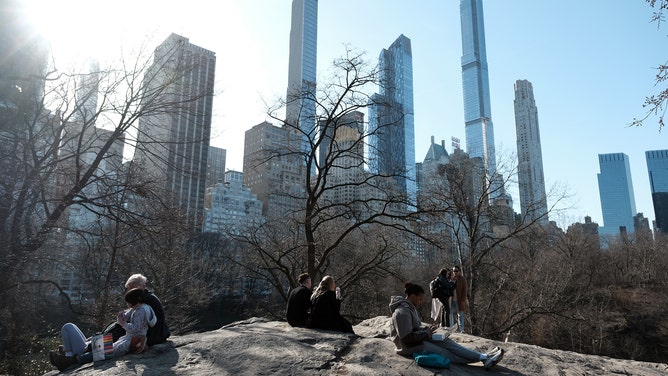 New York City Temps To Hit The Unseasonably 60 Degree Mark On Mid February Day