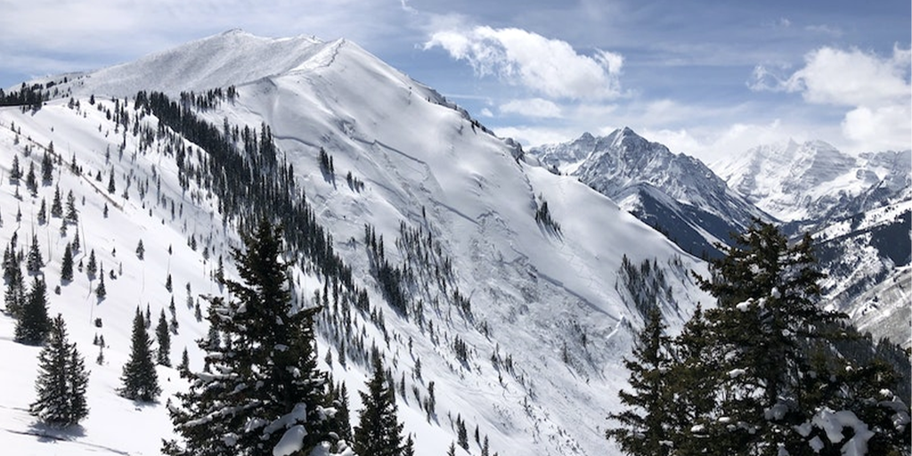 Two Snowmobilers Killed in Colorado Avalanche - The New York Times
