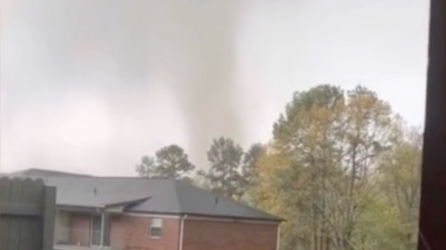 Listen as tornado roars through Little Rock
