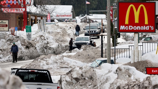Access To San Bernadino Mountains Begins To Open After Residents Stranded For Days By Snow