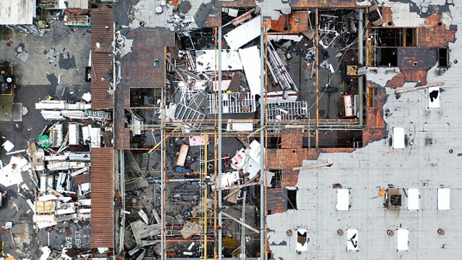 Video: Strongest Los Angeles tornado in 40 years damages several ...