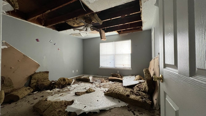 Severe storms wreak havoc in Texas damaging apartment building, car ...