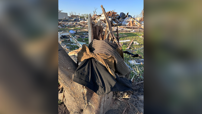 Over 20 dead after Mississippi tornadoes level towns while carving 100 ...